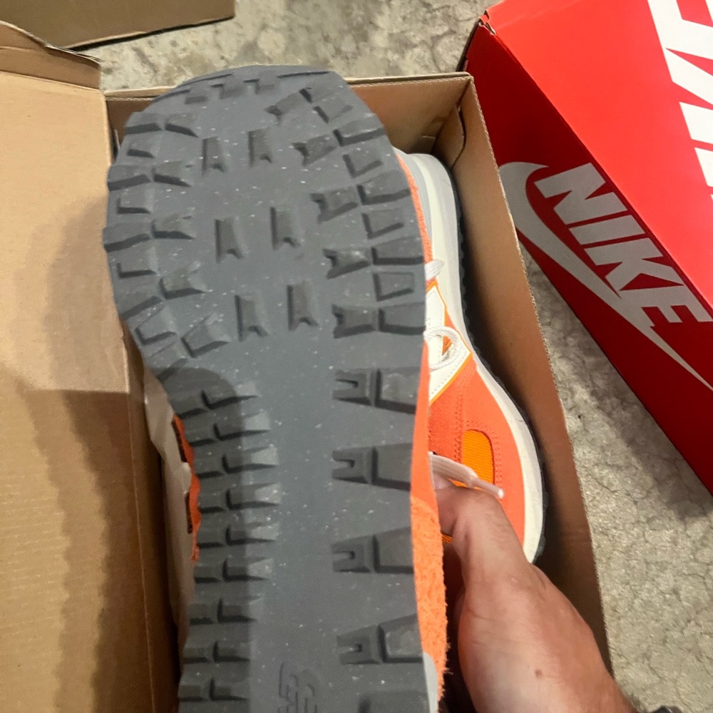 Brand NEW l…New Balance Orange Sneakers size 9. Beautiful and very comfortable. - Picture 4 of 6